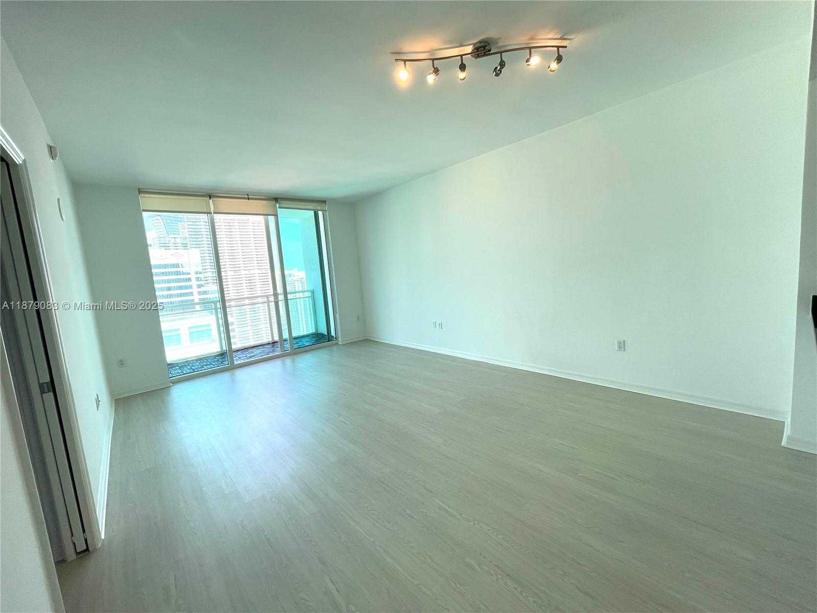 Small Image of 950 BRICKELL BAY DR #3902, Miami Number 7