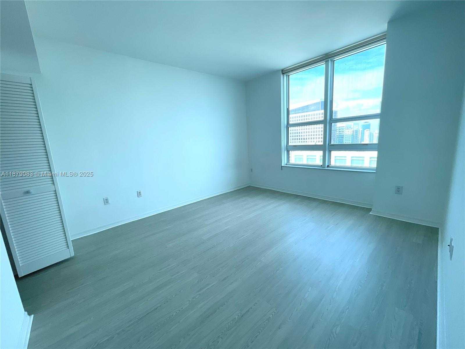 Small Image of 950 BRICKELL BAY DR #3902, Miami Number 8