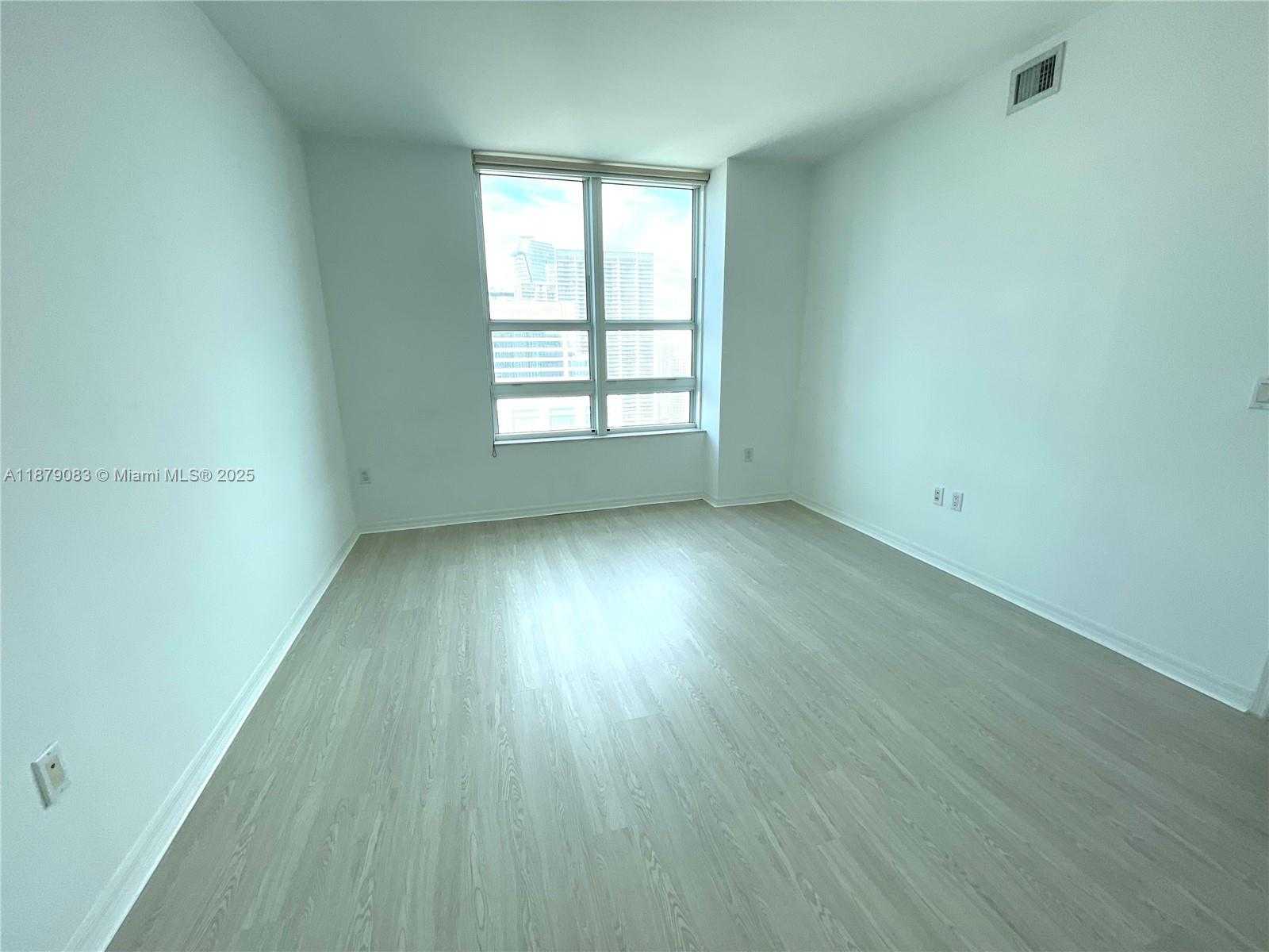 Small Image of 950 BRICKELL BAY DR #3902, Miami Number 9