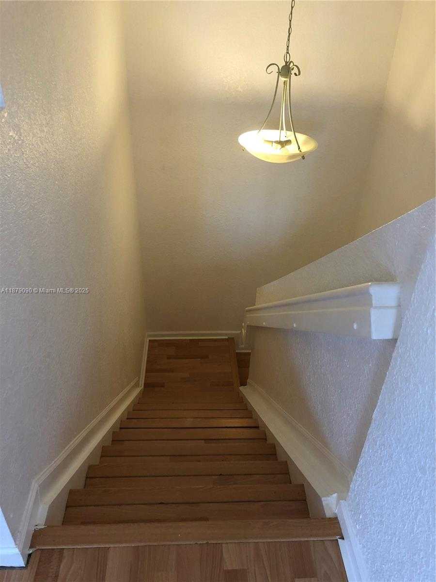 Small Image of 693 LIVE OAK LN, Weston Number 16