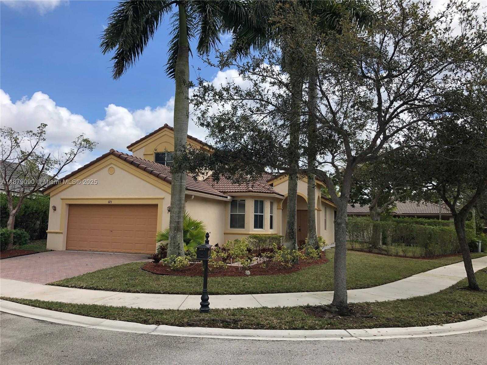Small Image of 693 LIVE OAK LN, Weston Number 2