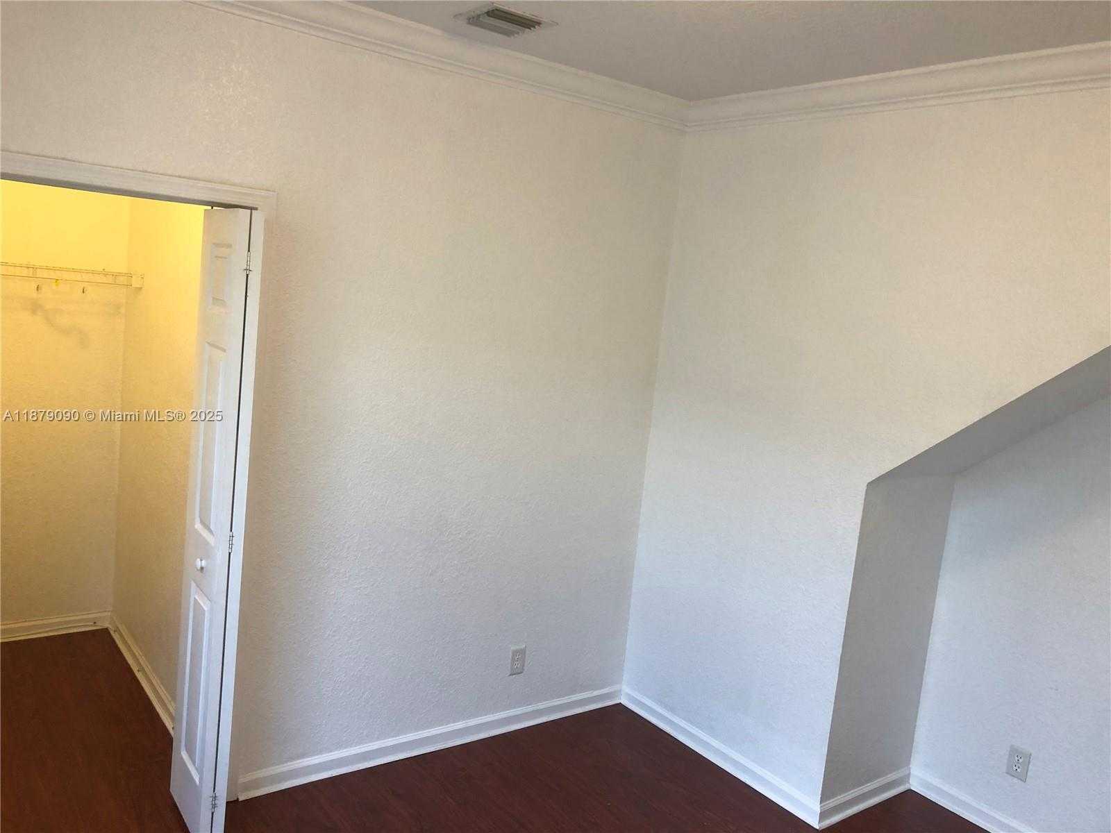 Small Image of 693 LIVE OAK LN, Weston Number 28