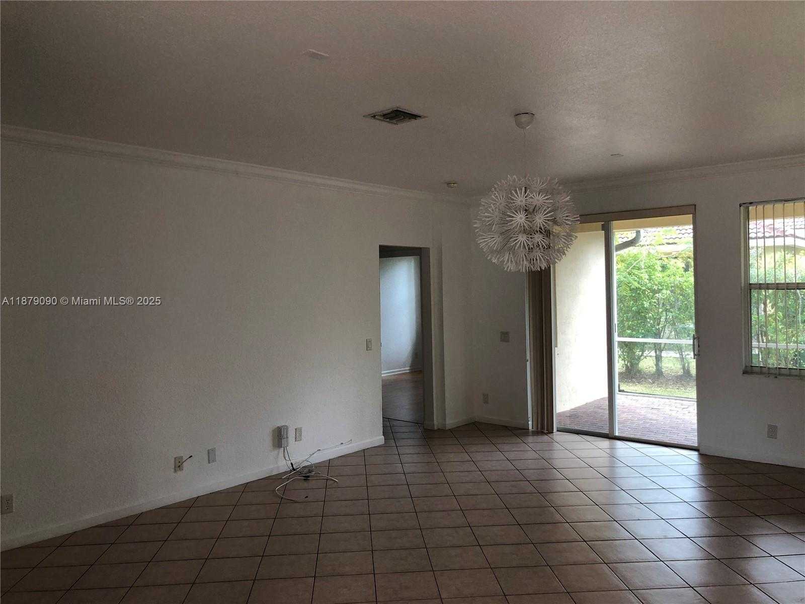 Small Image of 693 LIVE OAK LN, Weston Number 3