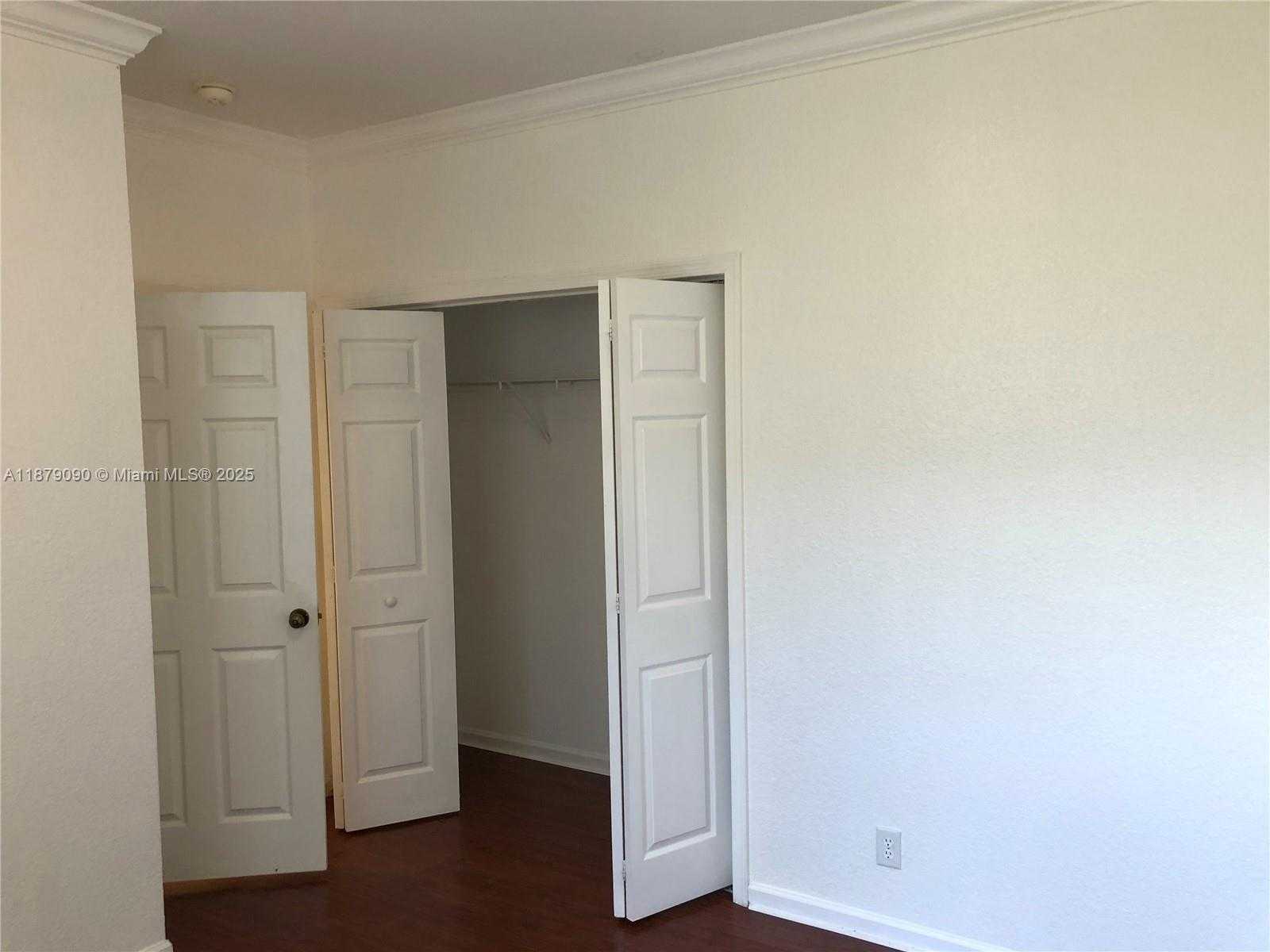Small Image of 693 LIVE OAK LN, Weston Number 30