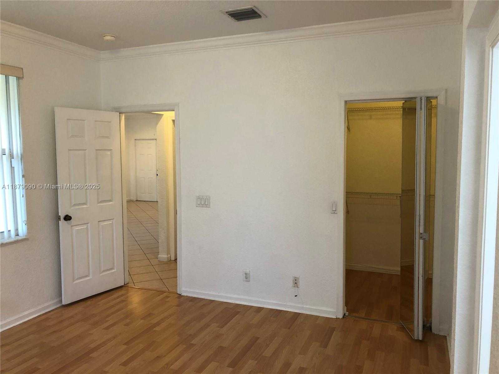 Small Image of 693 LIVE OAK LN, Weston Number 34