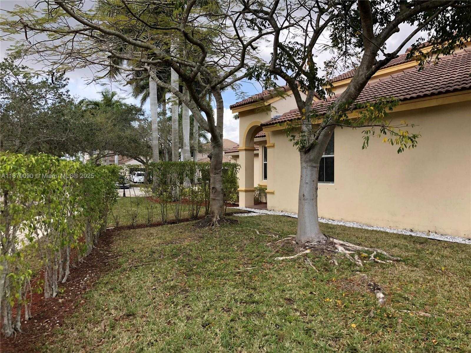 Small Image of 693 LIVE OAK LN, Weston Number 37