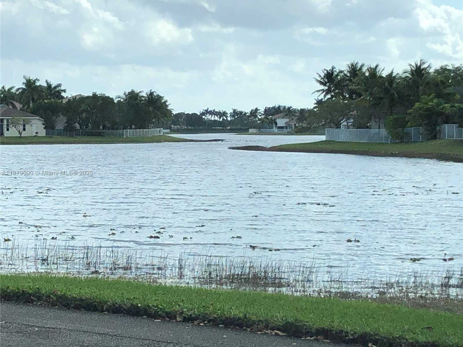 Small Image of 693 LIVE OAK LN, Weston Number 43