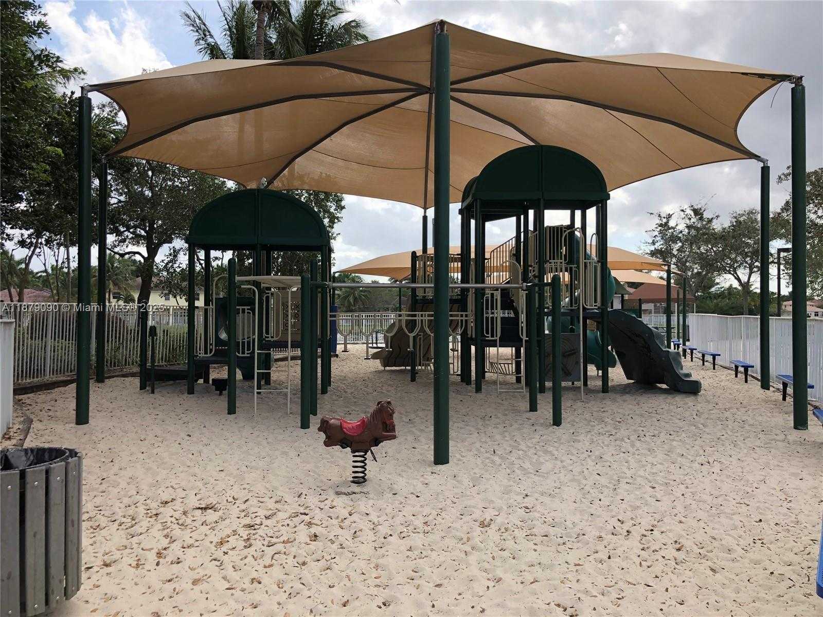 Small Image of 693 LIVE OAK LN, Weston Number 44