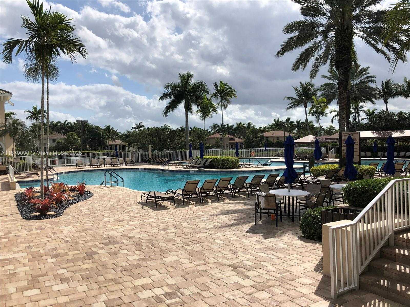 Small Image of 693 LIVE OAK LN, Weston Number 49