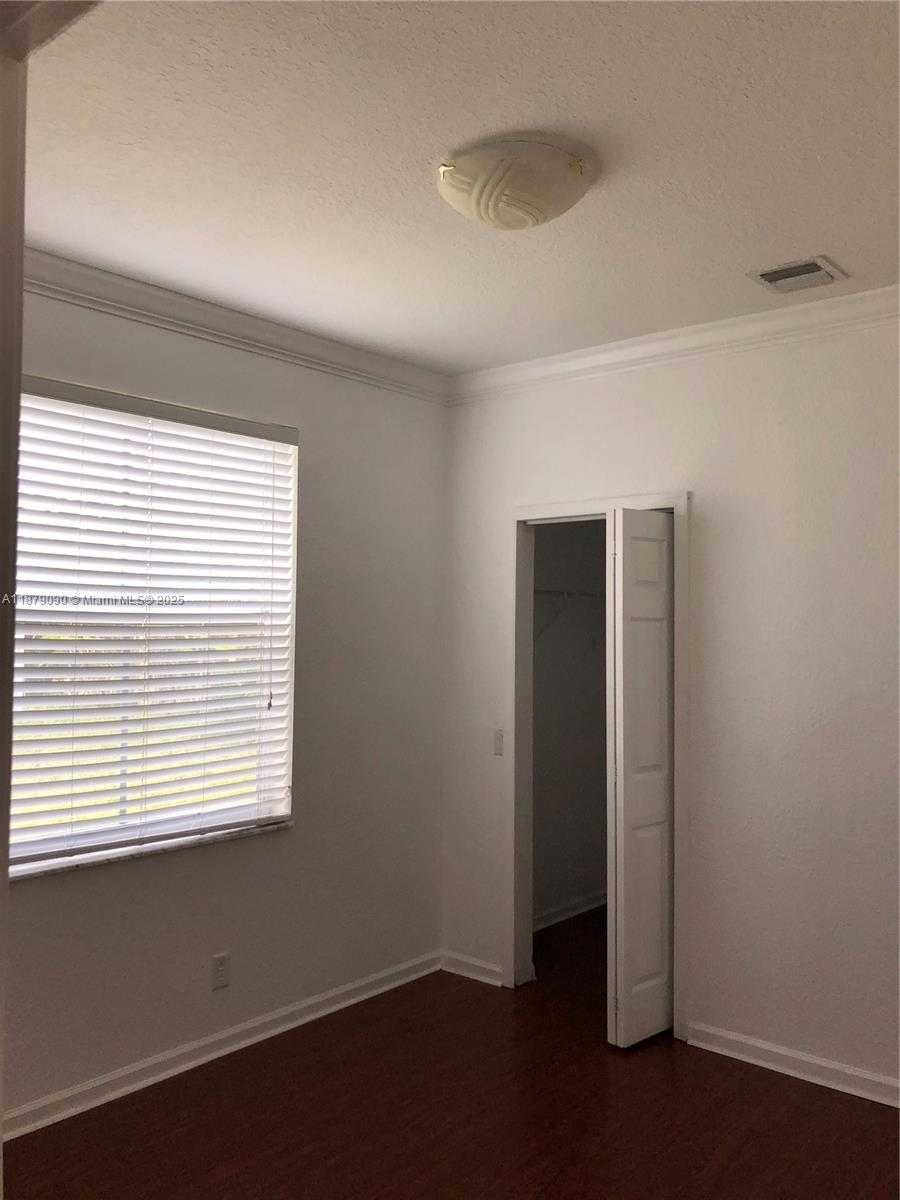 Small Image of 693 LIVE OAK LN, Weston Number 5