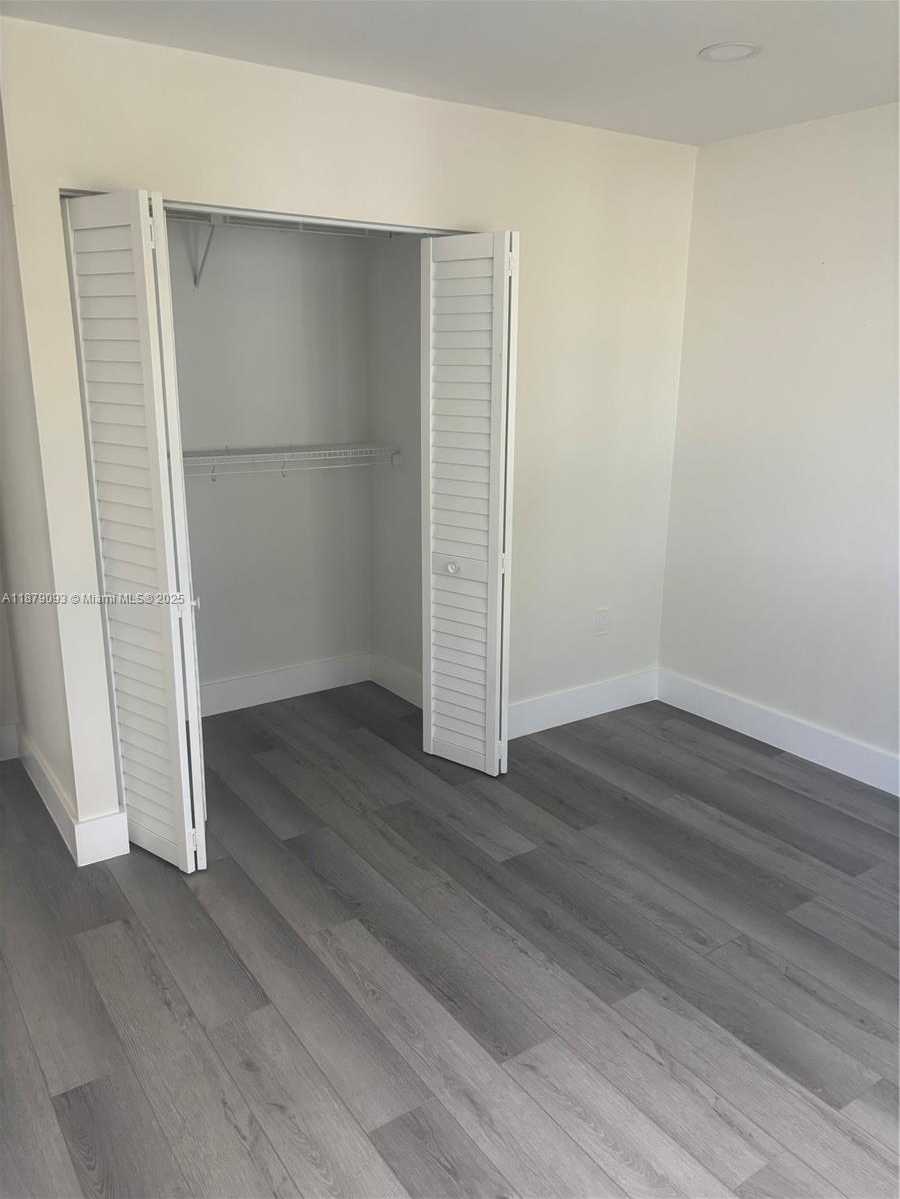 Small Image of 9435 SOUTH WEST 144TH CT, Miami Number 14