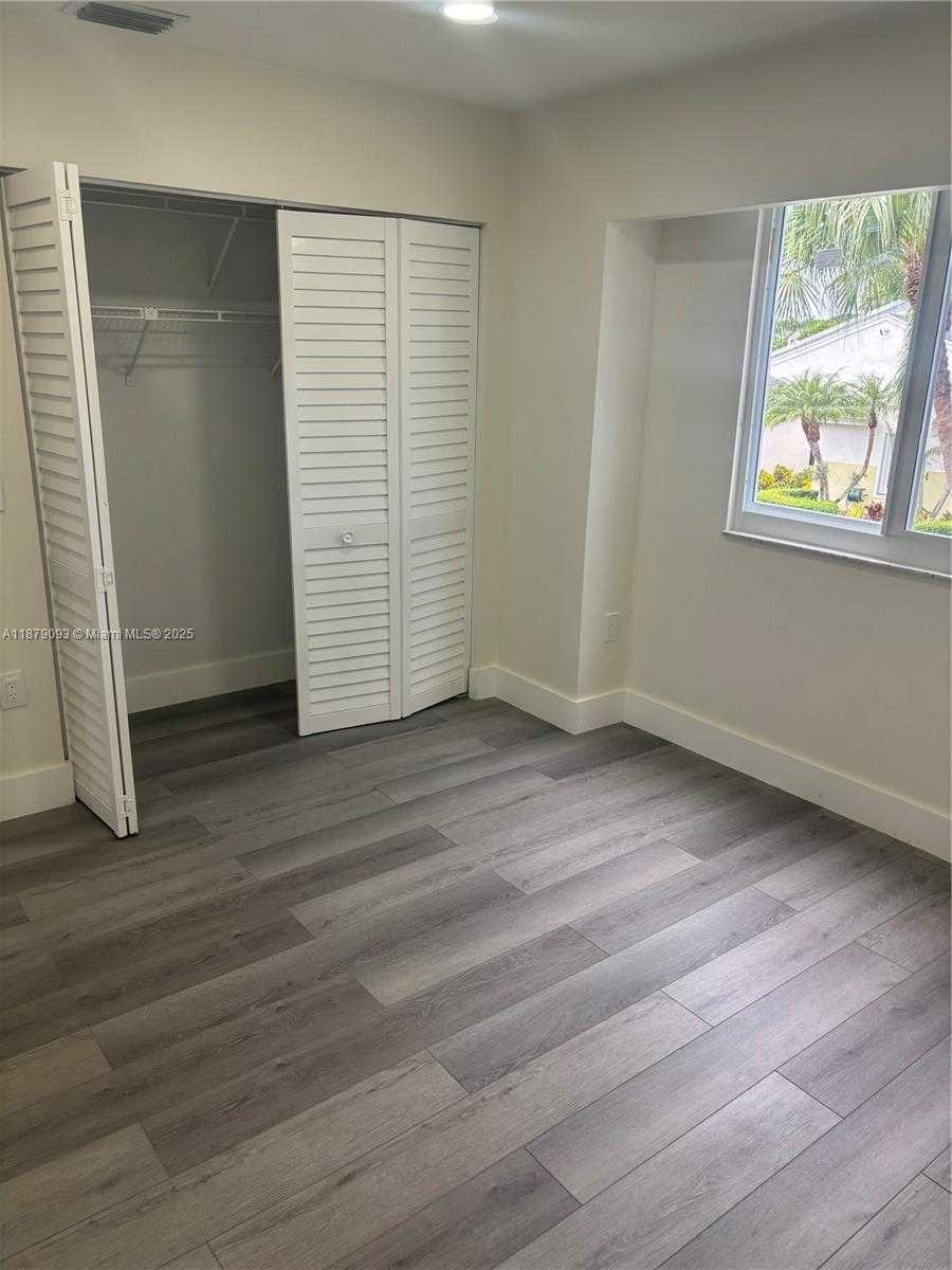Small Image of 9435 SOUTH WEST 144TH CT, Miami Number 17