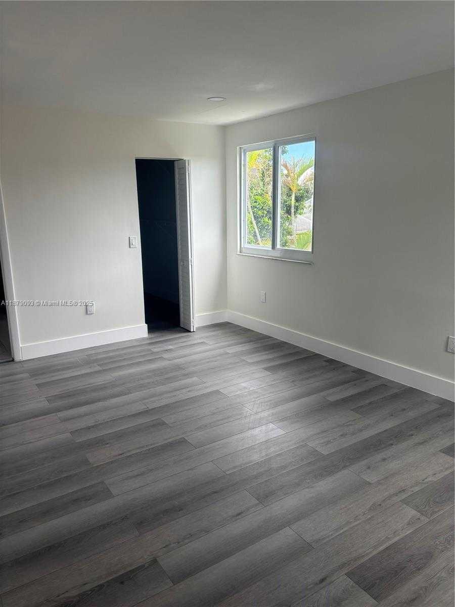 Small Image of 9435 SOUTH WEST 144TH CT, Miami Number 21