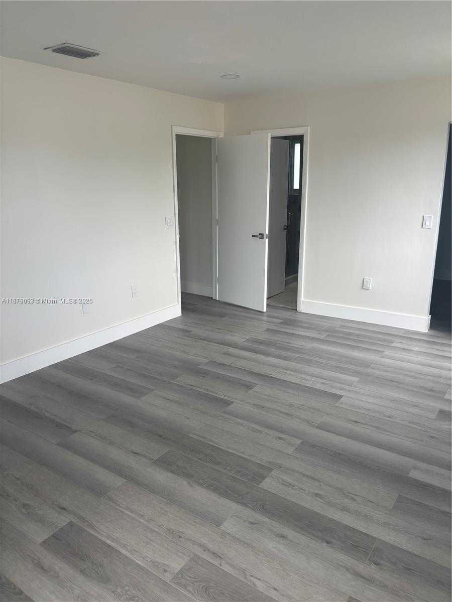 Small Image of 9435 SOUTH WEST 144TH CT, Miami Number 22