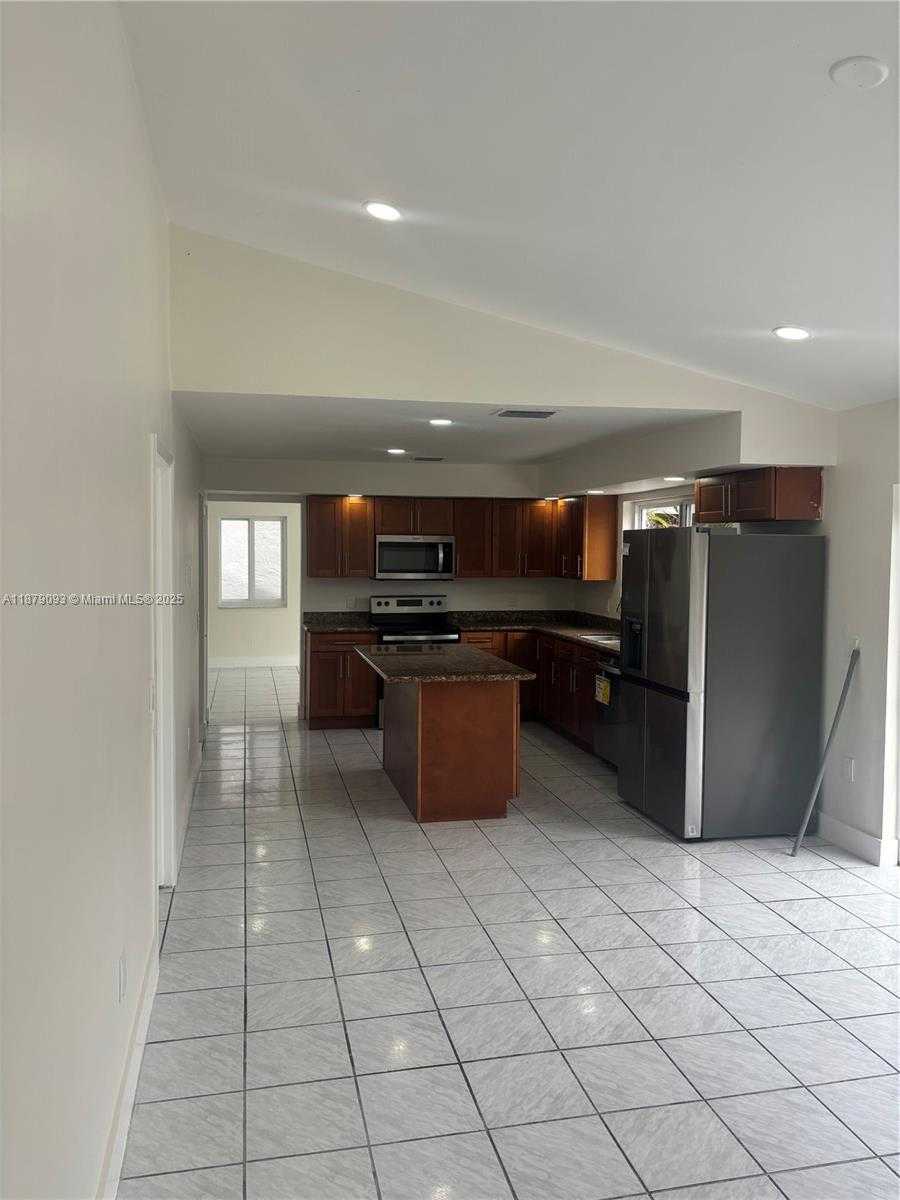 Small Image of 9435 SOUTH WEST 144TH CT, Miami Number 7