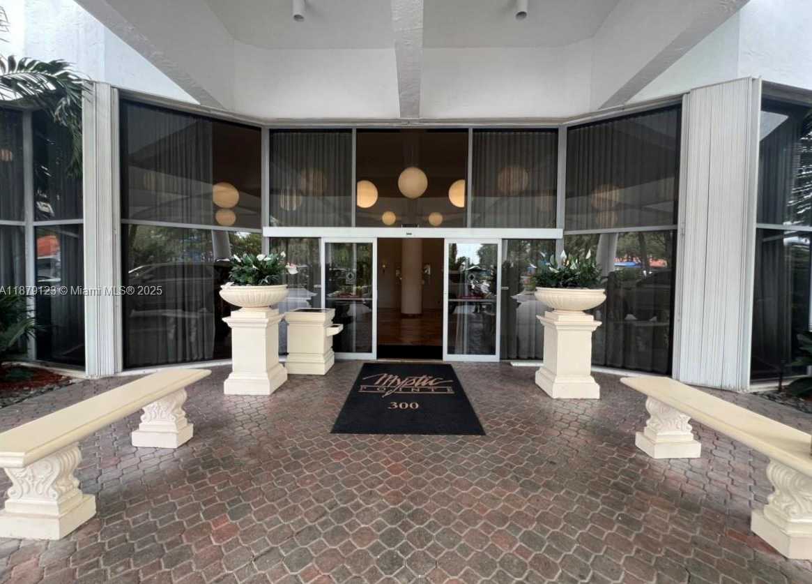 Small Image of 3600 MYSTIC POINTE DR #604, Aventura Number 23