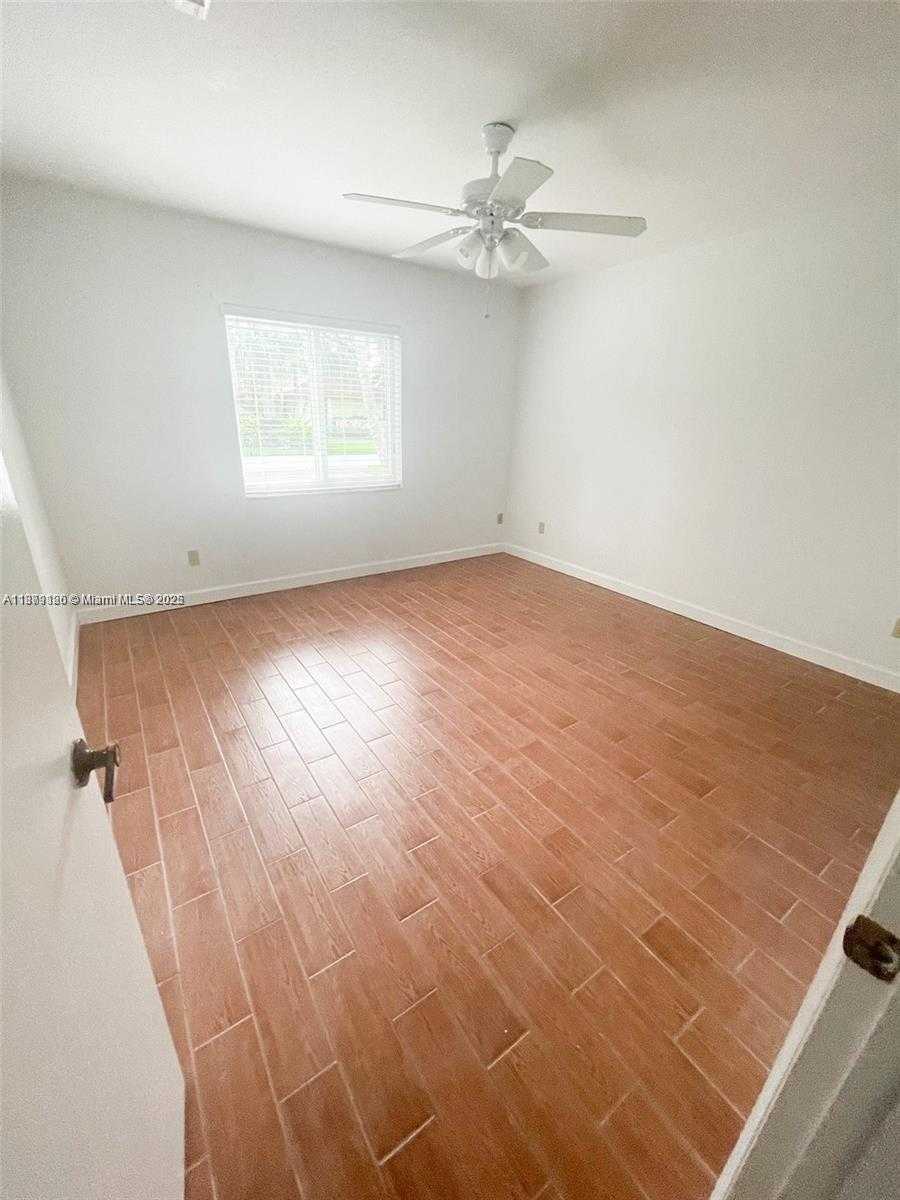 Small Image of 8785 SOUTH WEST 176TH TER, Palmetto Bay Number 12