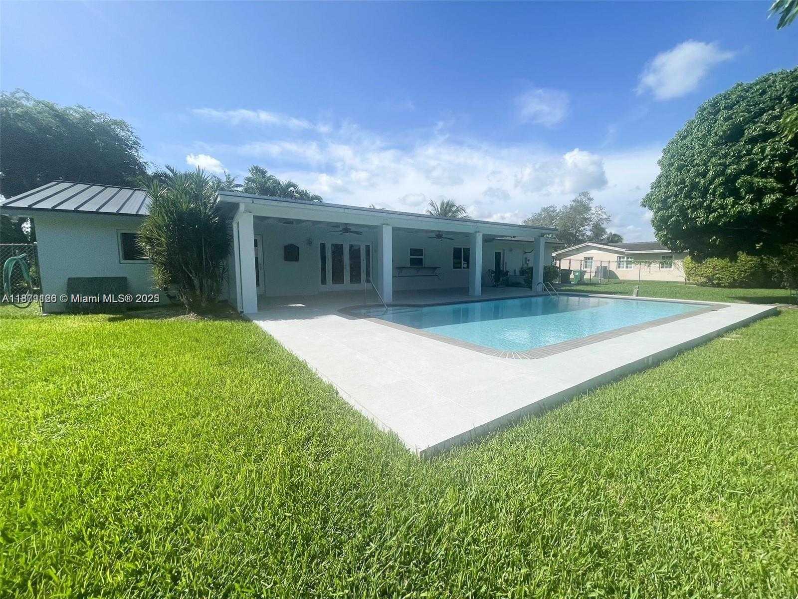 Small Image of 8785 SOUTH WEST 176TH TER, Palmetto Bay Number 2