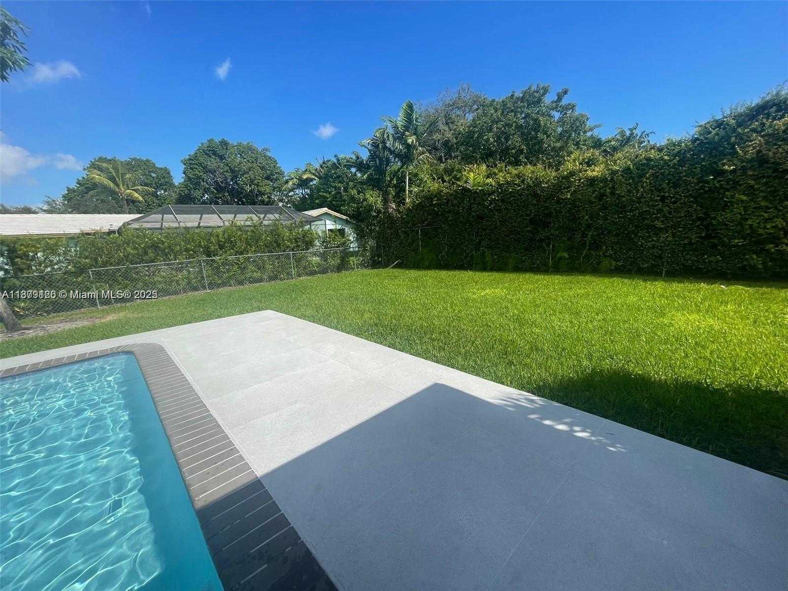 Small Image of 8785 SOUTH WEST 176TH TER, Palmetto Bay Number 24