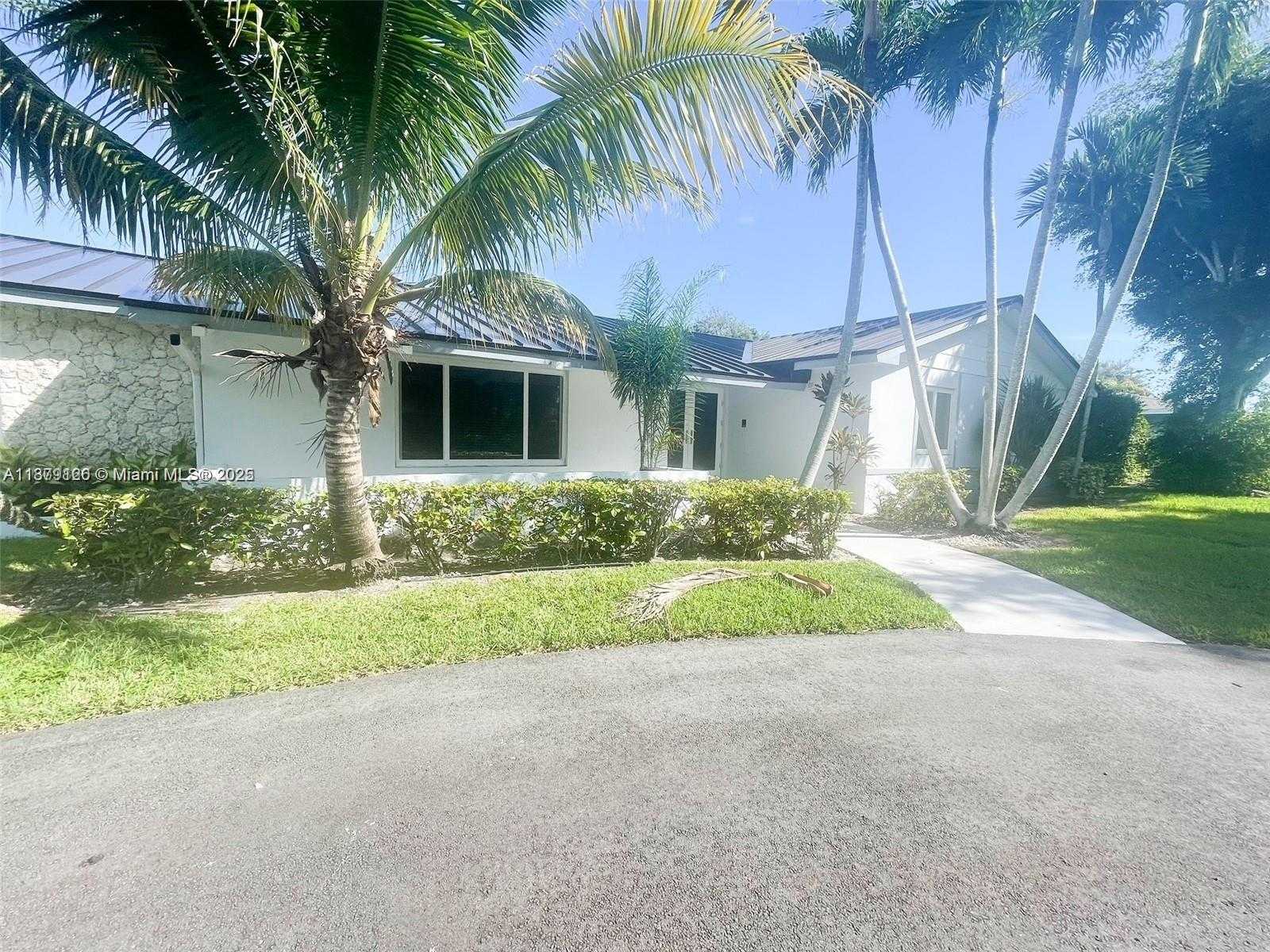 Small Image of 8785 SOUTH WEST 176TH TER, Palmetto Bay Number 3