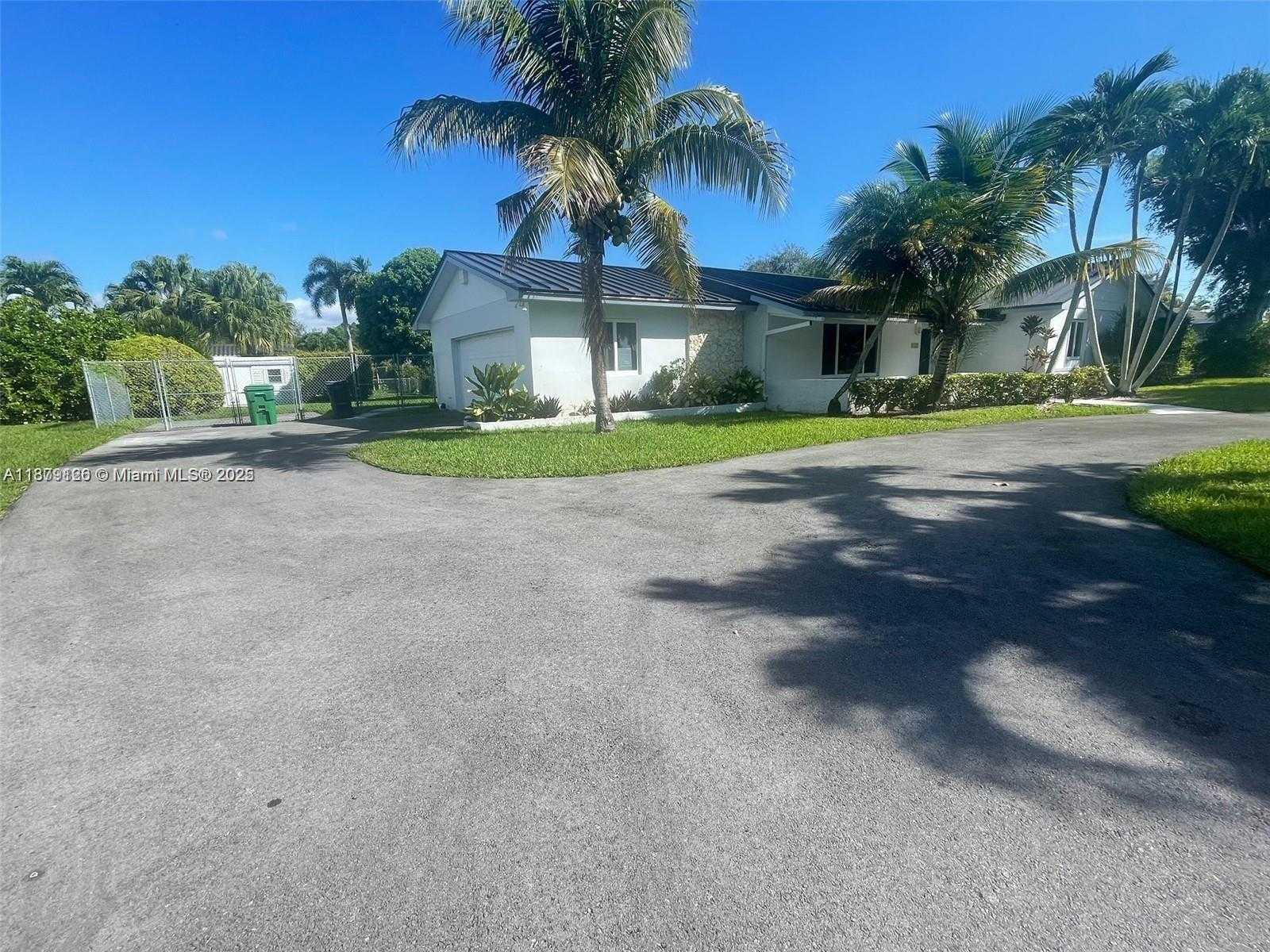Small Image of 8785 SOUTH WEST 176TH TER, Palmetto Bay Number 4