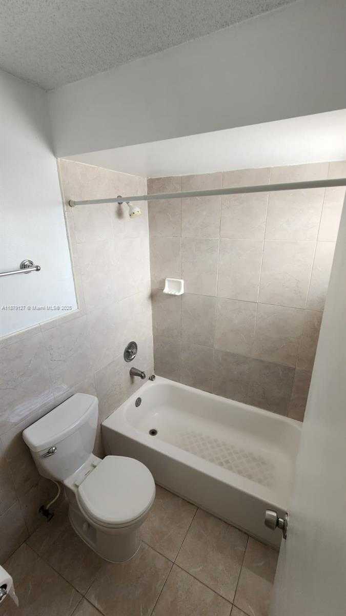 Small Image of 6334 NORTH WEST 170TH LN, Hialeah Number 11