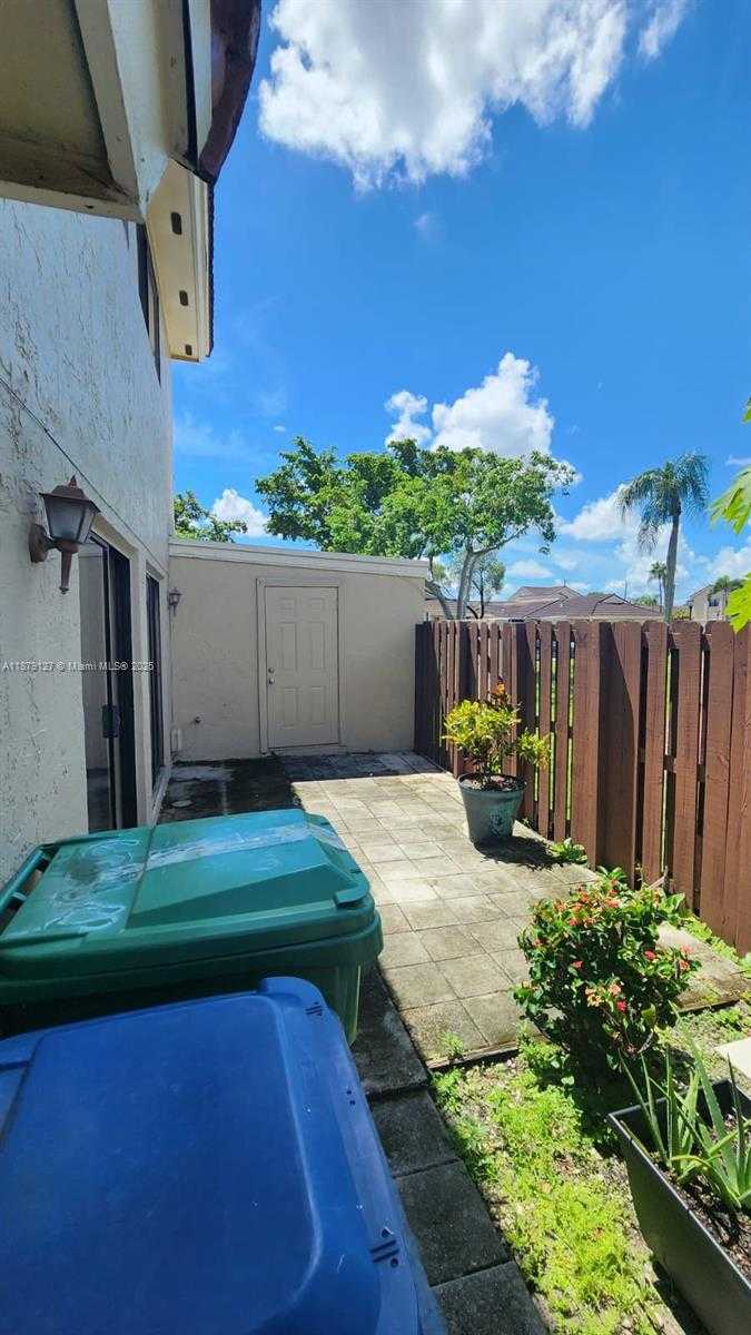 Small Image of 6334 NORTH WEST 170TH LN, Hialeah Number 12