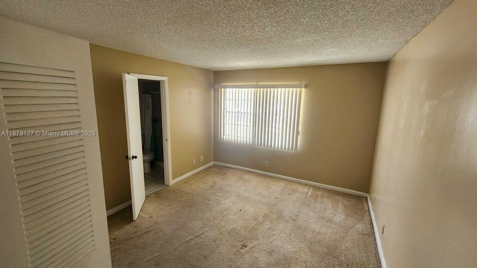 Small Image of 6334 NORTH WEST 170TH LN, Hialeah Number 6