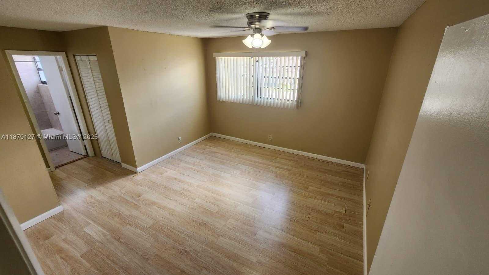 Small Image of 6334 NORTH WEST 170TH LN, Hialeah Number 9