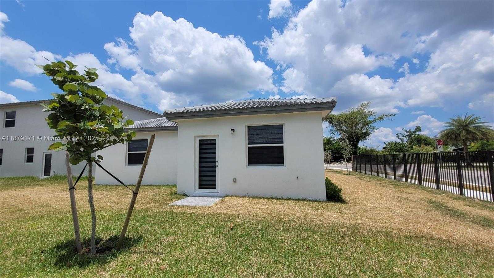 Small Image of 16105 SOUTH WEST 149TH AVE, Miami Number 2