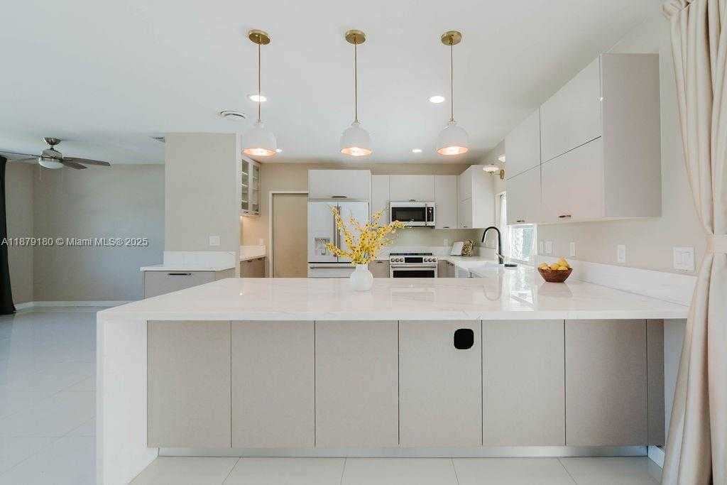 Small Image of 17701 SOUTH WEST 93RD AVE, Palmetto Bay Number 3