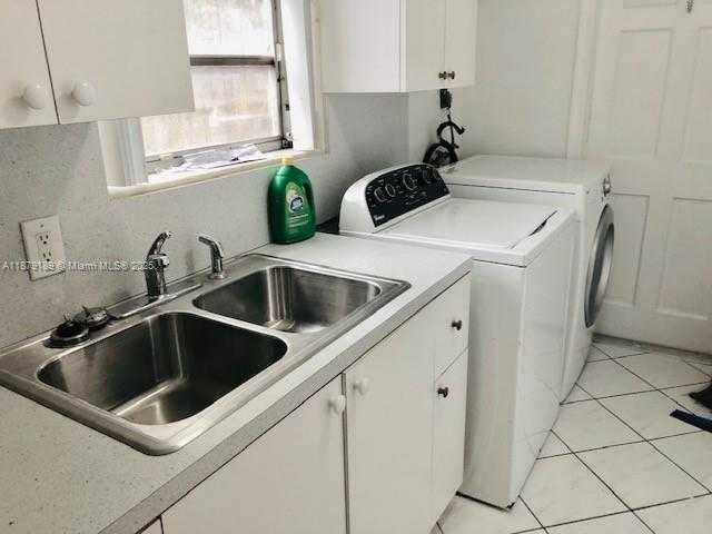 Small Image of 4101 SOUTH WEST 13TH TER, Miami Number 25