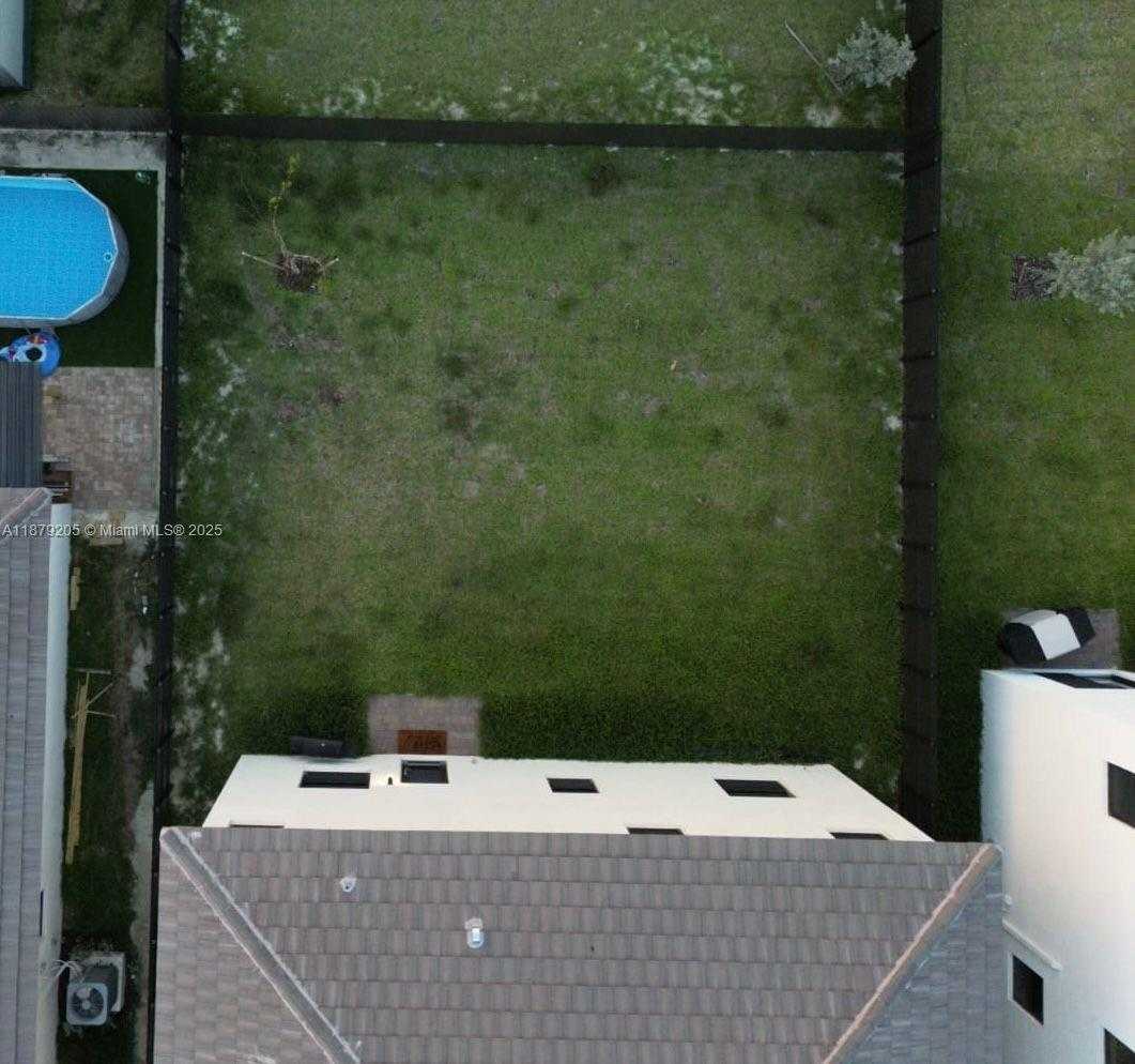 Small Image of 12961 SOUTH WEST 230TH ST, Miami Number 14