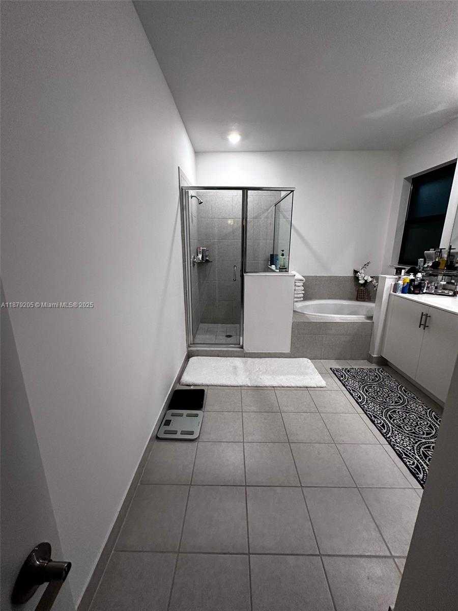 Small Image of 12961 SOUTH WEST 230TH ST, Miami Number 17