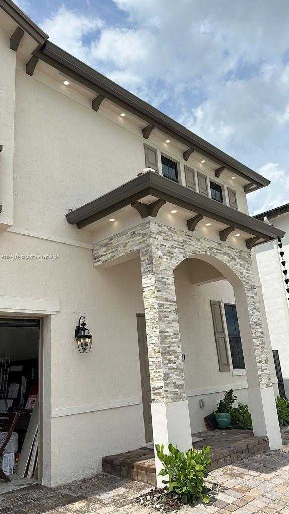 Small Image of 12961 SOUTH WEST 230TH ST, Miami Number 7