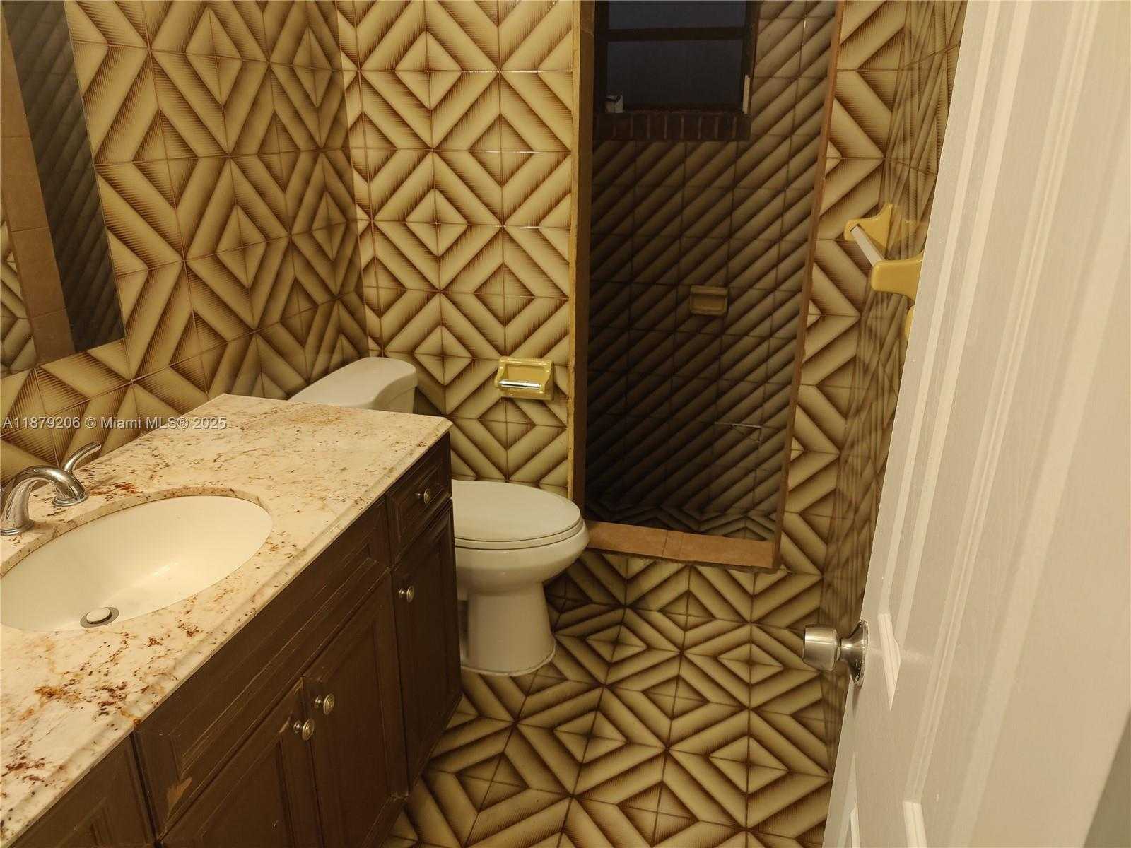 Small Image of 6137 PIERCE ST, Hollywood Number 11