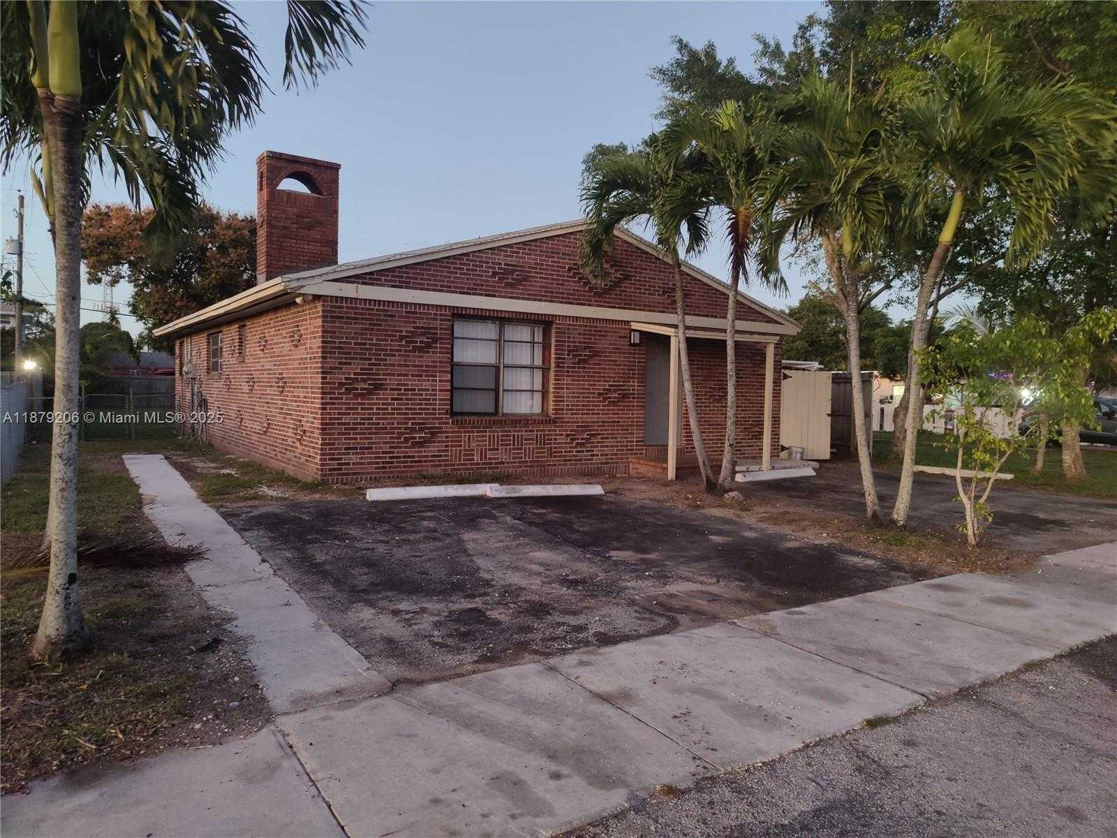 Small Image of 6137 PIERCE ST, Hollywood Number 2