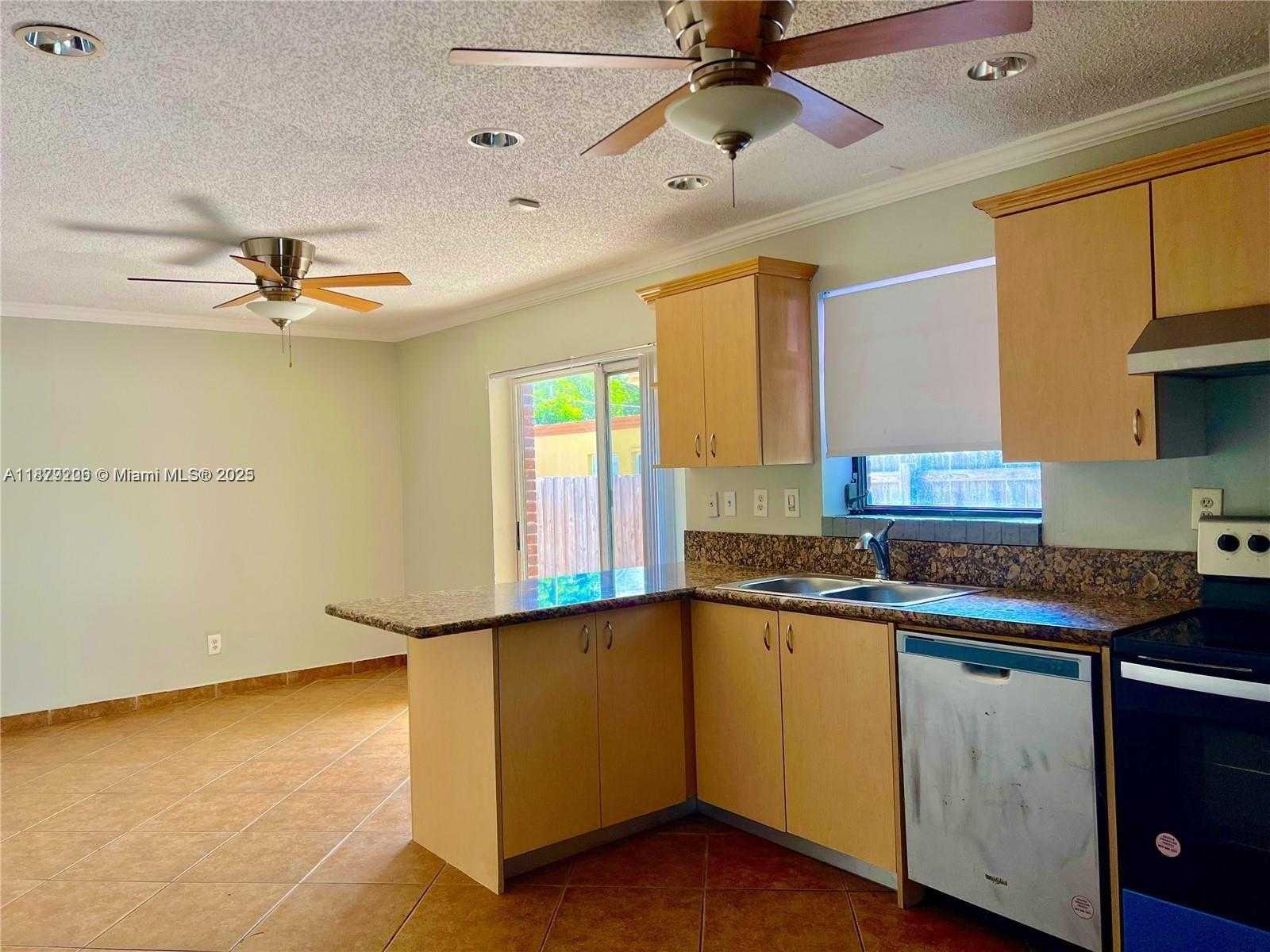 Small Image of 6137 PIERCE ST, Hollywood Number 7