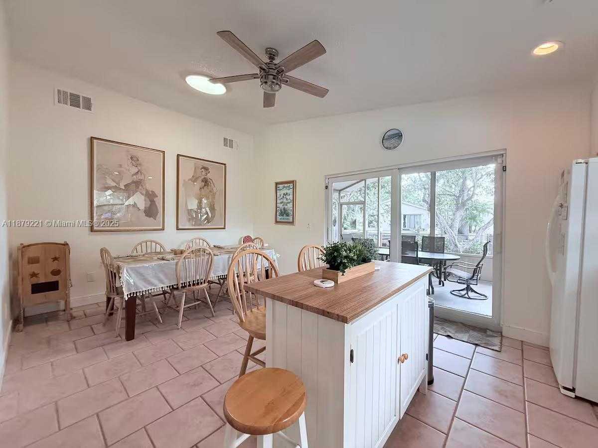 Small Image of 2650 SCOTT ST, Hollywood Number 13