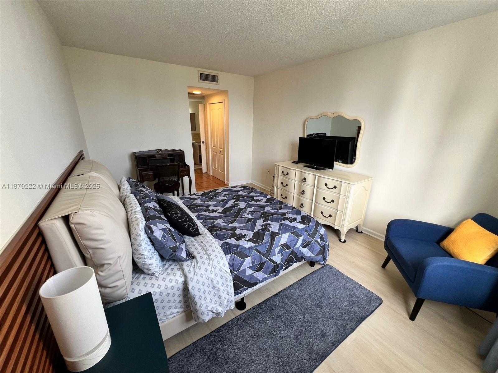 Small Image of 300 BAYVIEW DR #1203, Sunny Isles Beach Number 10