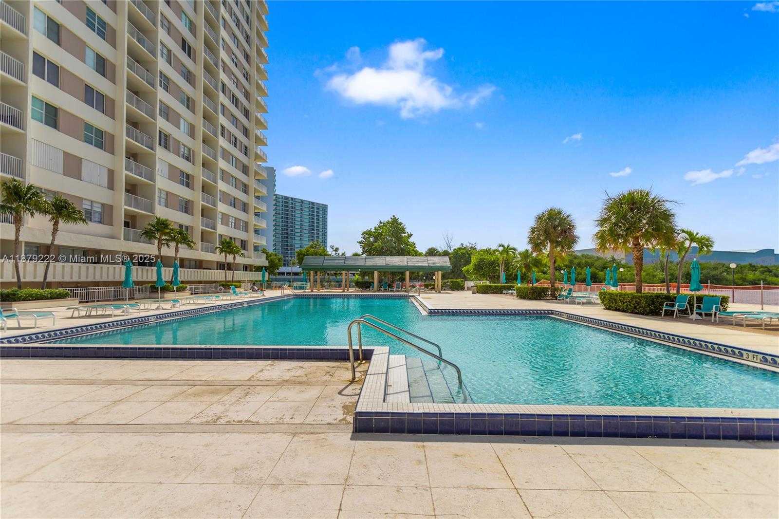 Small Image of 300 BAYVIEW DR #1203, Sunny Isles Beach Number 2