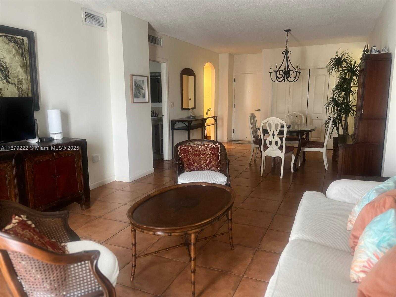Small Image of 300 BAYVIEW DR #1203, Sunny Isles Beach Number 6