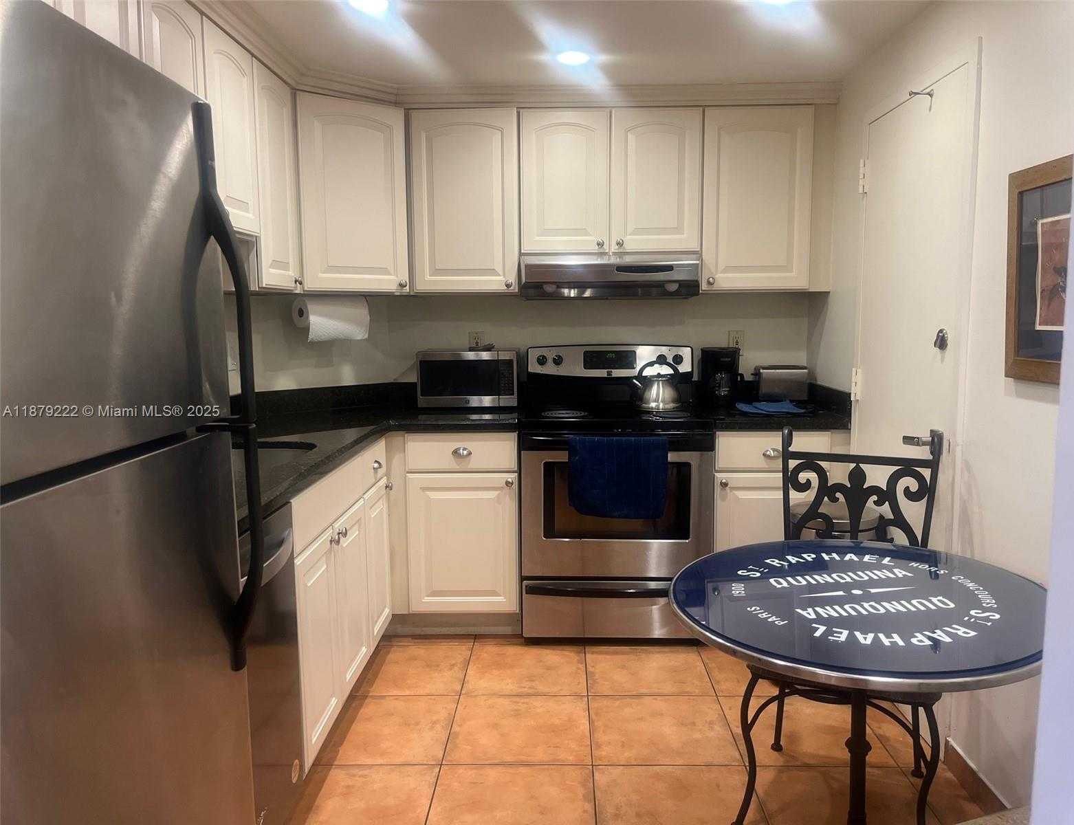 Small Image of 300 BAYVIEW DR #1203, Sunny Isles Beach Number 8