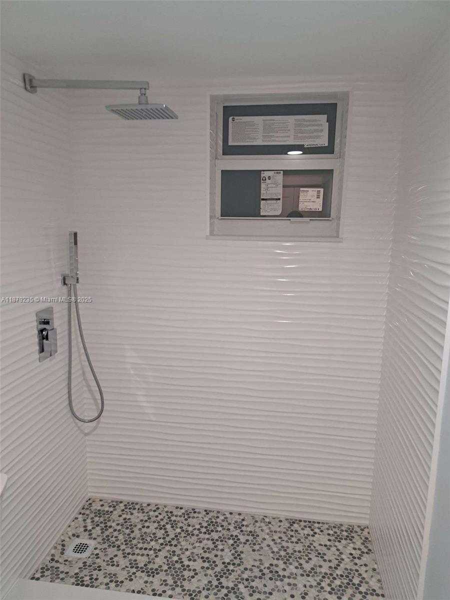 Small Image of 1750 JAMES AVE #3J, Miami Beach Number 3
