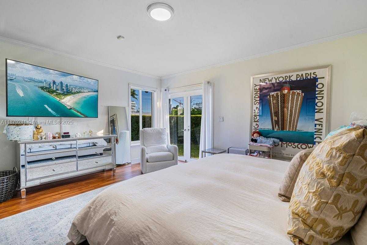 Small Image of 10110 EAST BROADVIEW DR, Bay Harbor Islands Number 16
