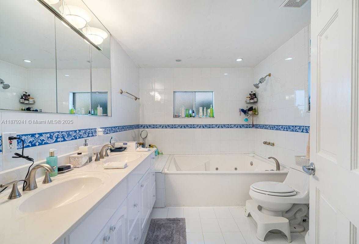 Small Image of 10110 EAST BROADVIEW DR, Bay Harbor Islands Number 17