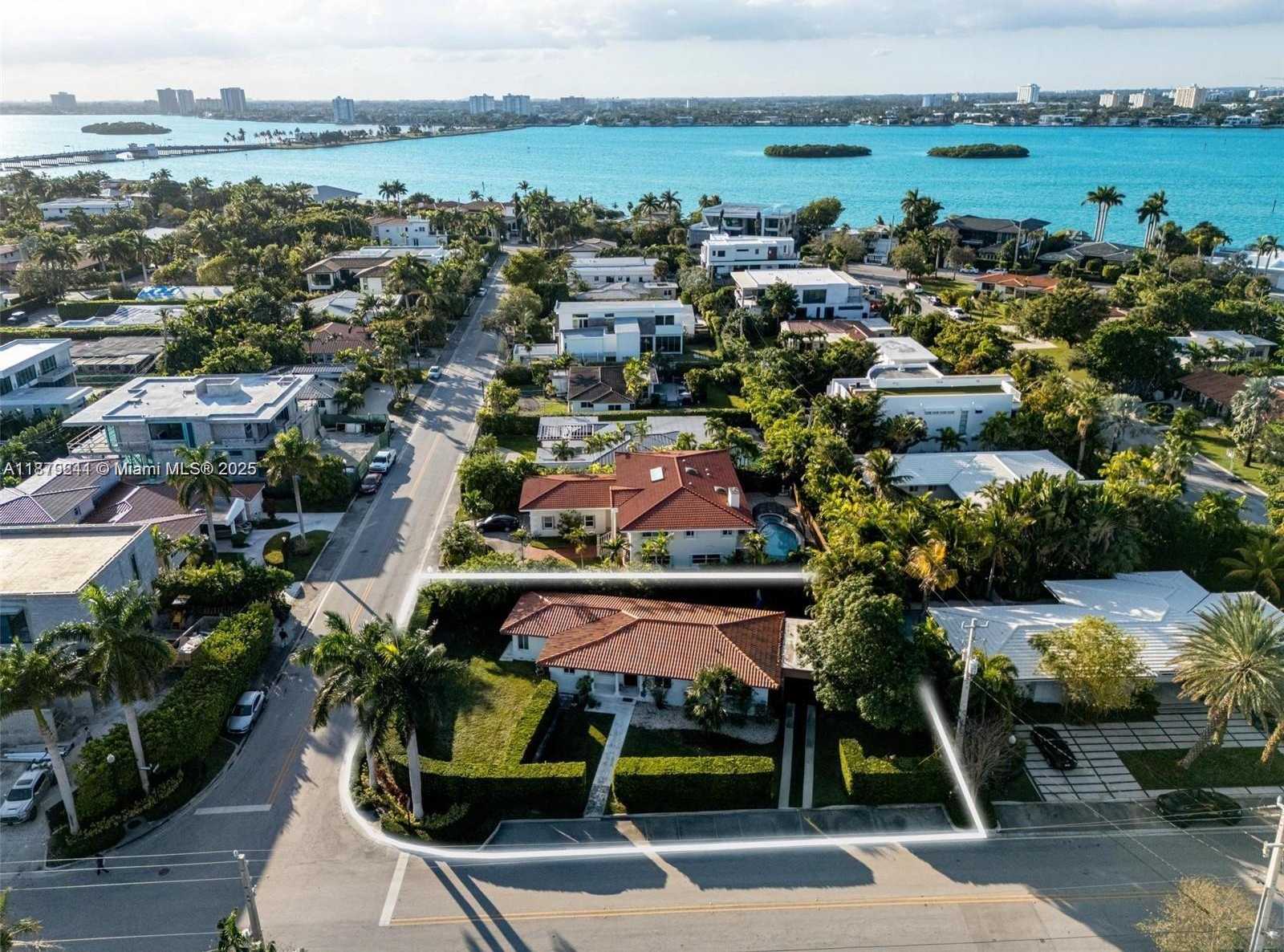 Small Image of 10110 EAST BROADVIEW DR, Bay Harbor Islands Number 5