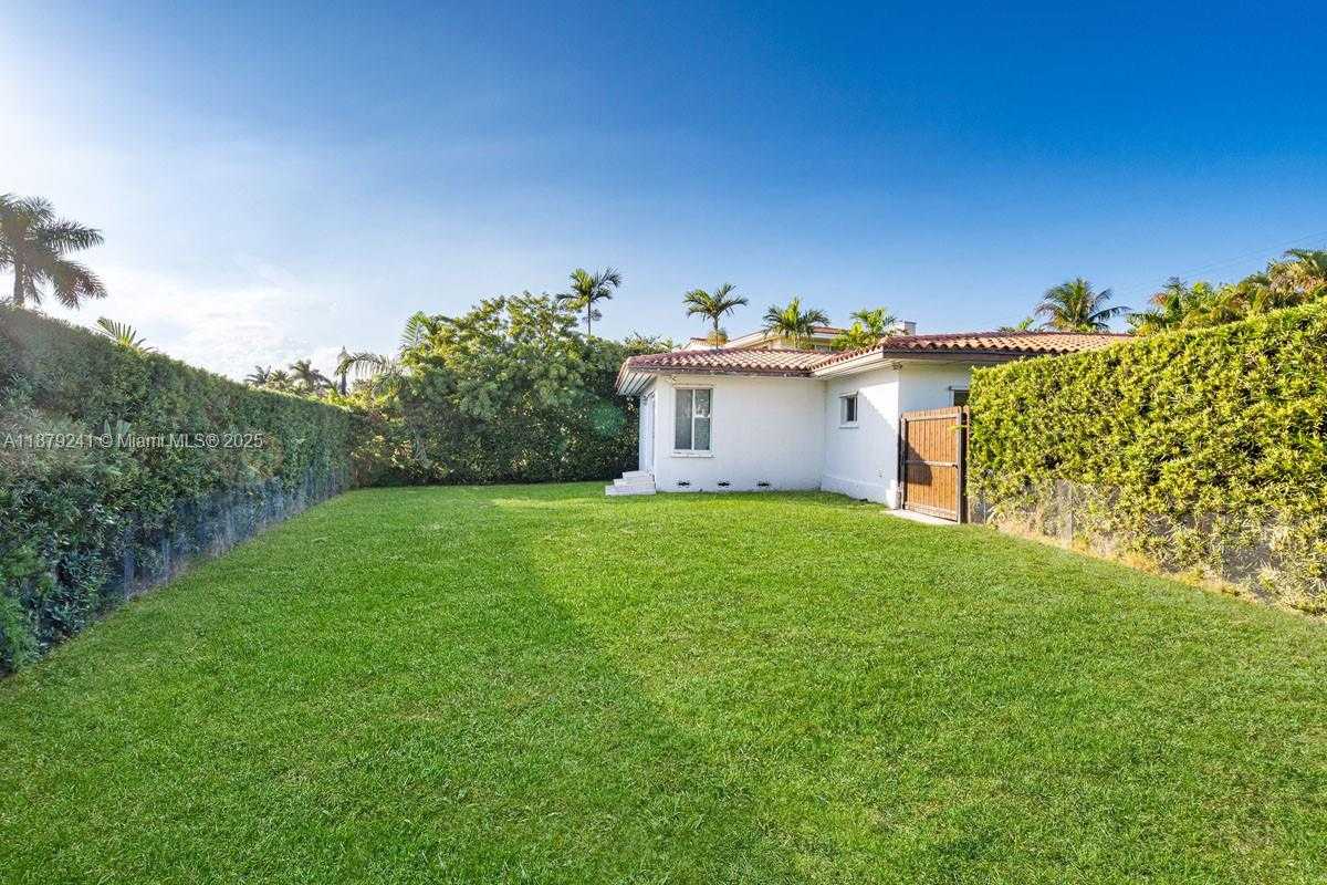 Small Image of 10110 EAST BROADVIEW DR, Bay Harbor Islands Number 9