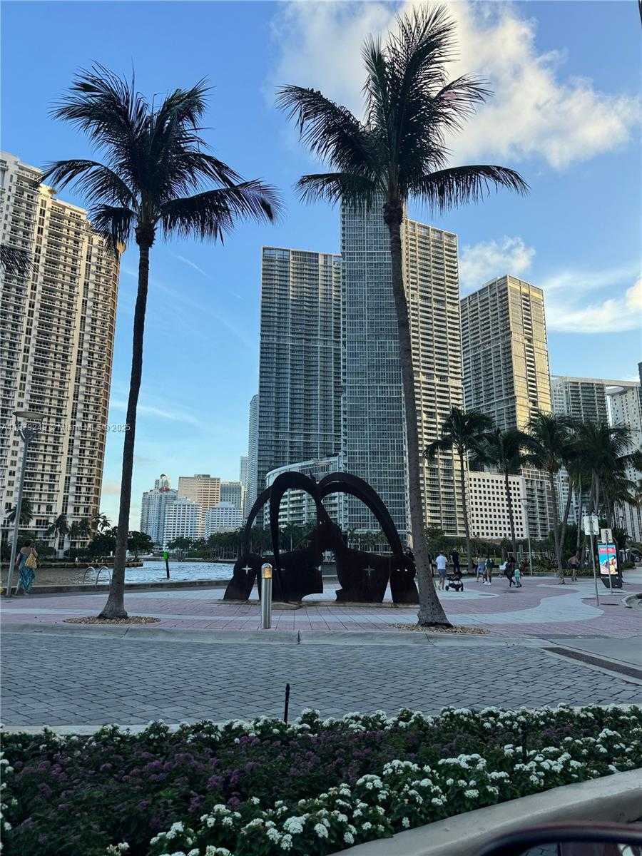 Small Image of 335 Biscayne Blvd, Miami, FL 33132, USA Number 14