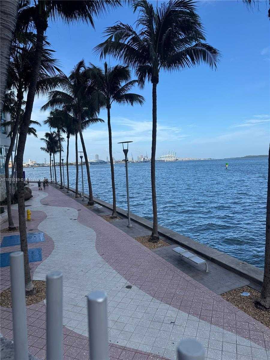 Small Image of 335 Biscayne Blvd, Miami, FL 33132, USA Number 2